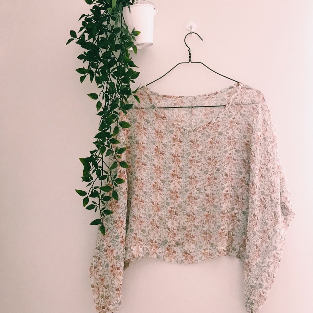 Sheer Floral Top 🌷